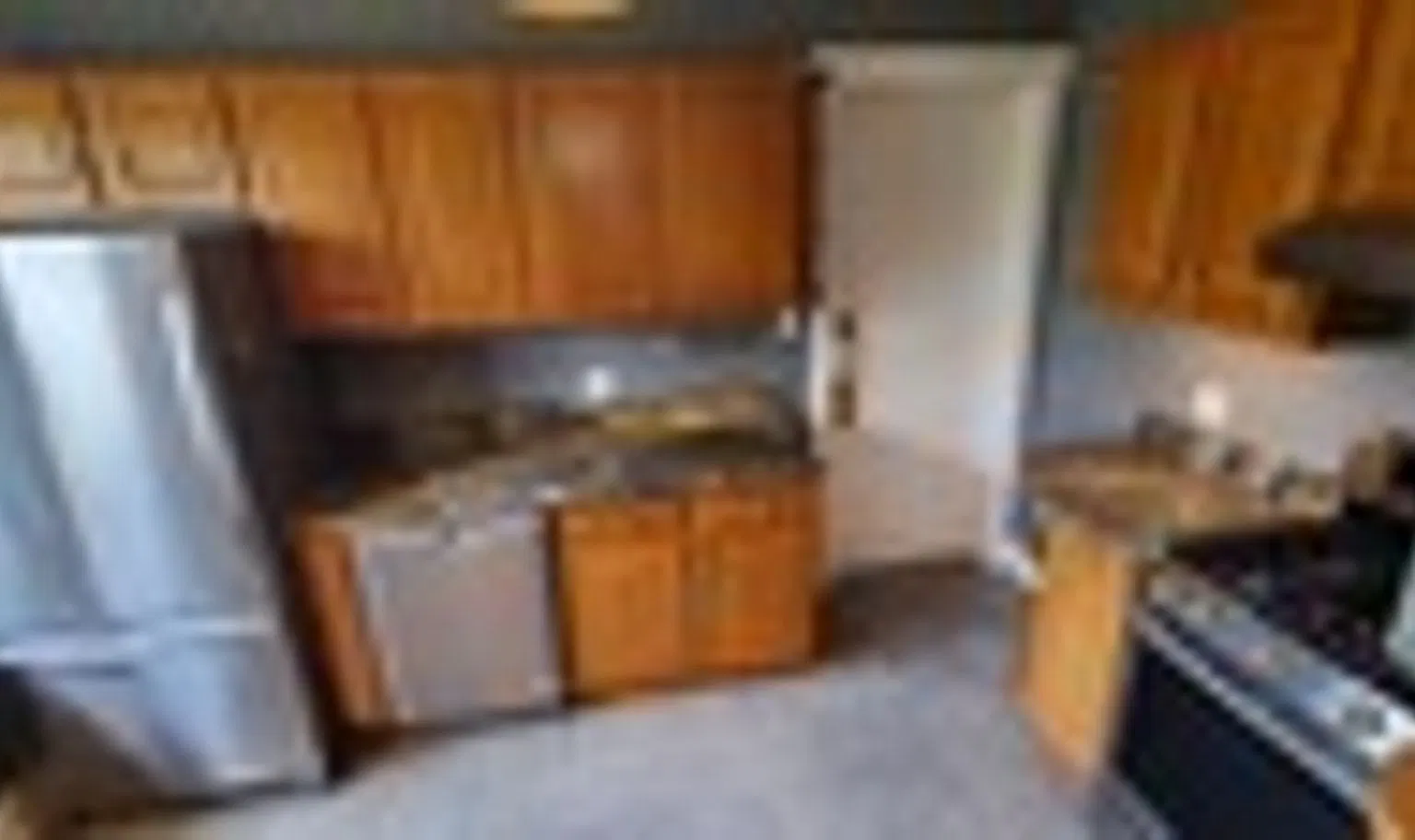 Beautifully Rehabbed Central Oakmont apartment with Old-World charm — Photo 4