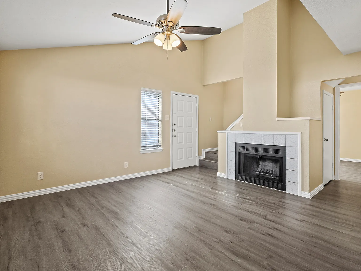 3 bed, 1083 sqft, $1,900 — Photo 4