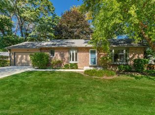 668 S Circle Ave, Pt Barrington, IL 60010