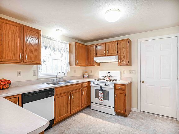 5th image of 109 Windflower Drive