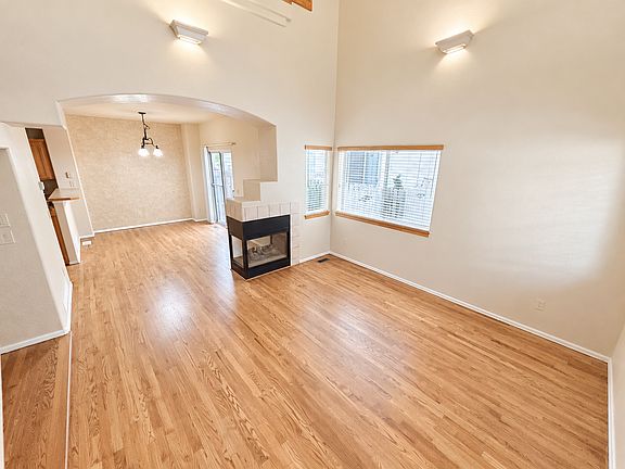 4th image of 3923 Leah Hts