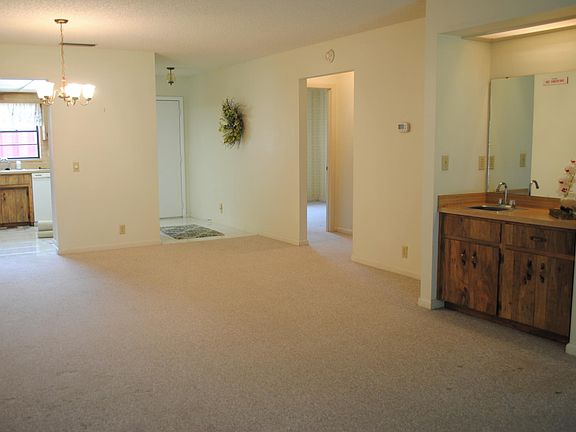 4th image of 1012 Medinah Dr SE