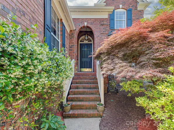2825 Redfield Dr, Charlotte, NC 28270