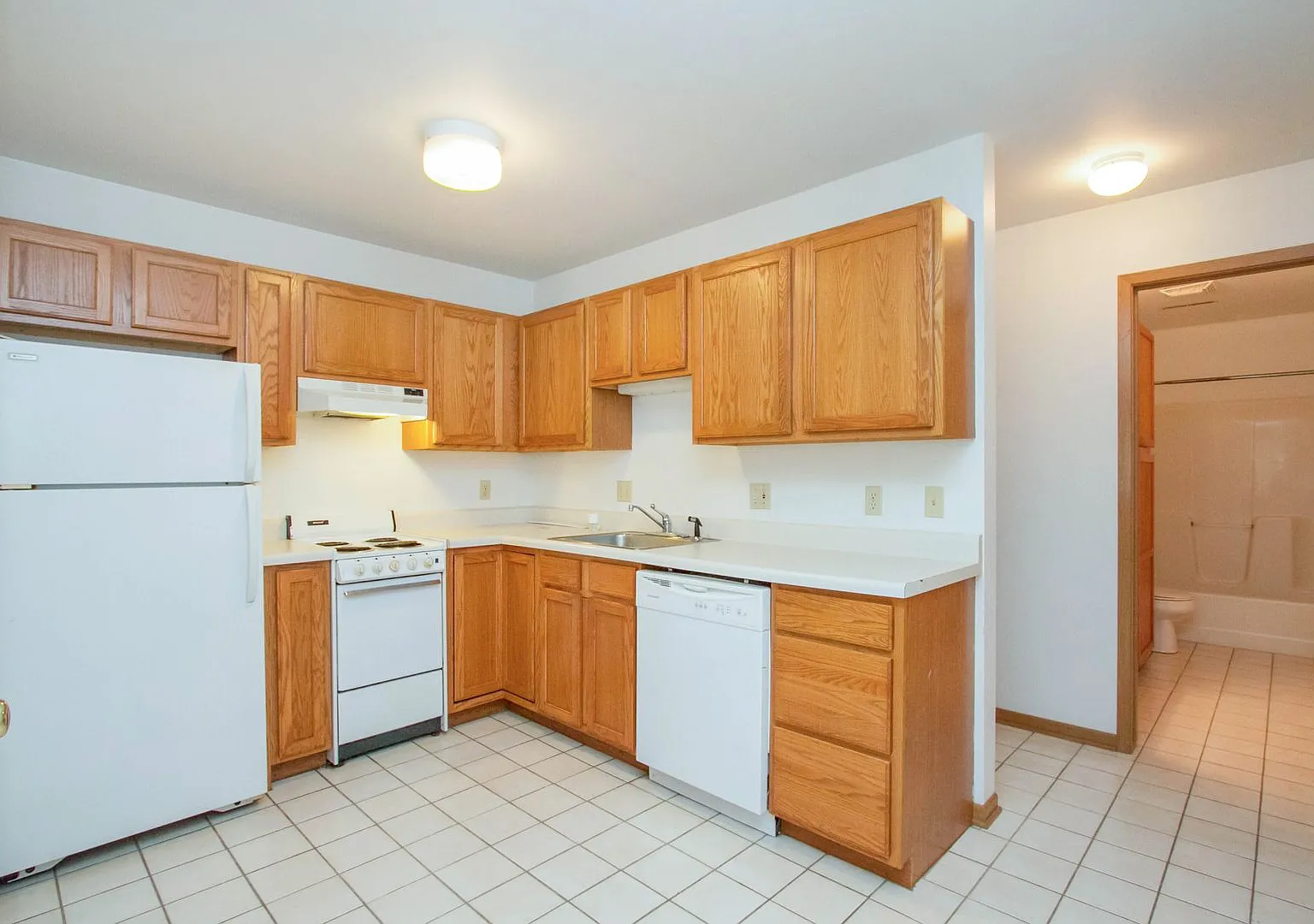 1007 Lincoln Way — Photo 2
