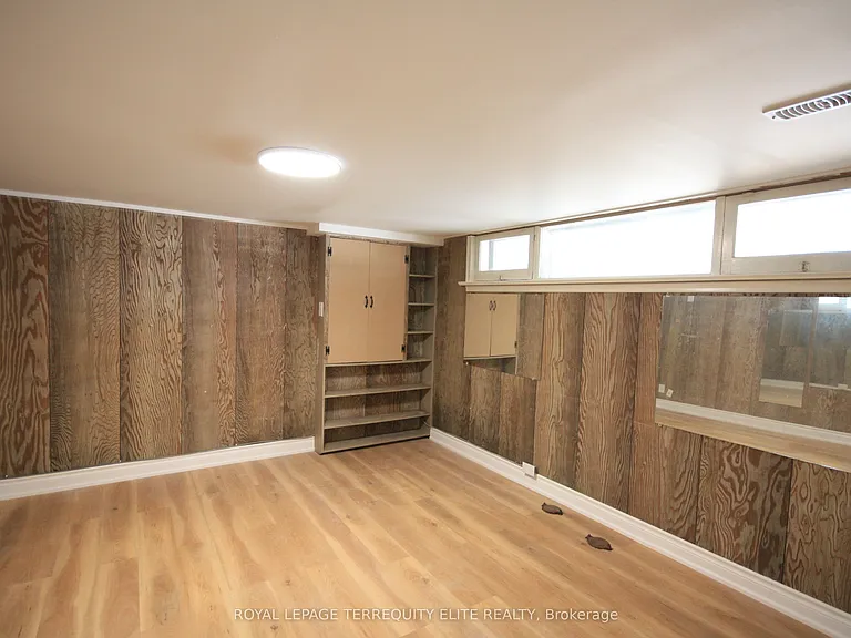 54 Beacham Cres #LOWER — Photo 6