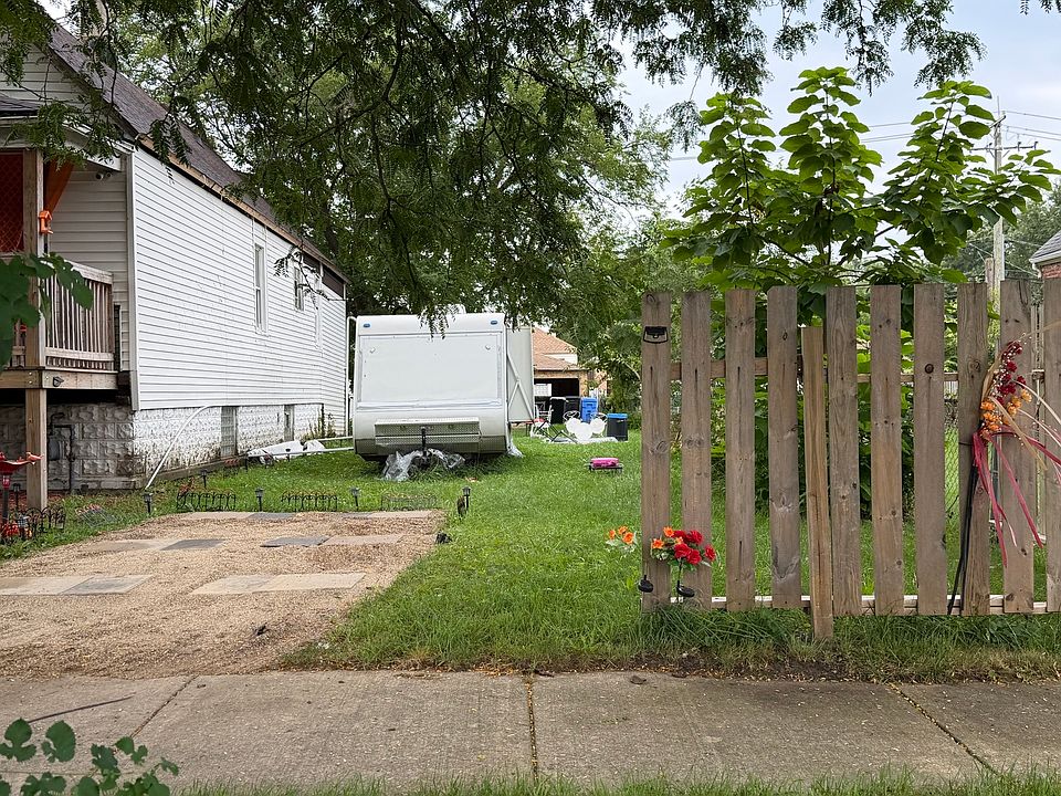 1st image of 9032 S Greenwood Ave