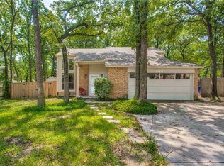 404 Larchmont Way, Azle, TX 76020