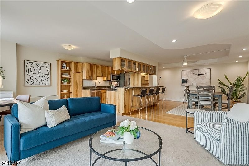 1st image of 530 Valley Rd #5M