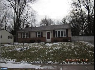 15 Hidden Woods Ln, Warminster, PA 18974