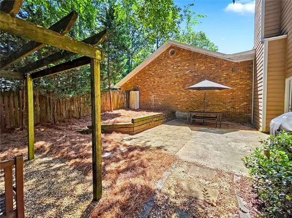 184 Peachtree Hollow Ct, Sandy Springs, GA 30328