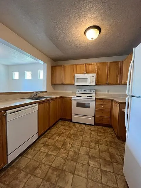 2541 S Owyhee St — Photo 3