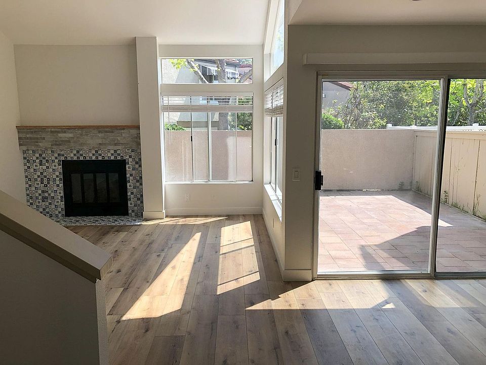 1st image of 107 Stanford Ct #107