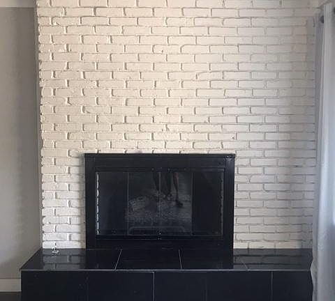 Gas fireplace