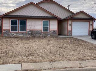 7112 SW Greenview Dr, Topeka, KS 66619