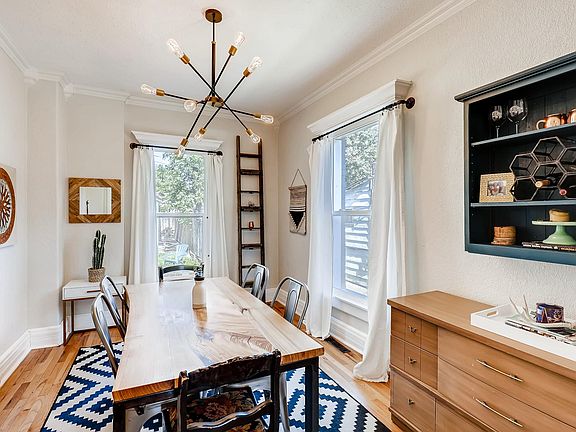 Dining room w/ lots of natural light