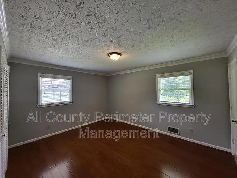 4548 Shallowford Rd — Photo 14