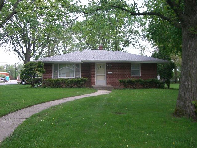 1st image of 3051 Louise St