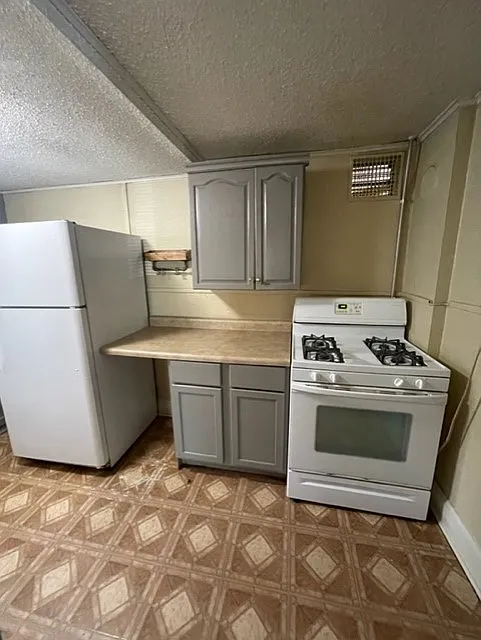 3 bed, $975 — Photo 2