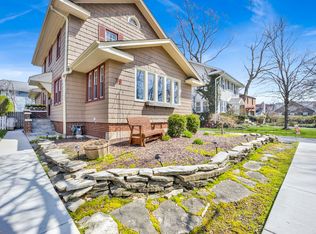 39 N Delaplaine Rd, Riverside, IL 60546