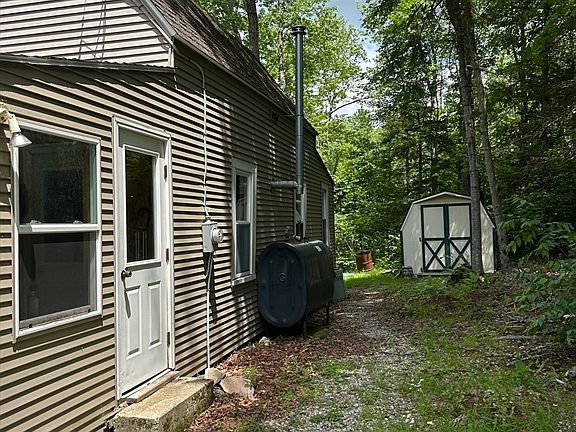 5th image of 26 Bear Hill Rd