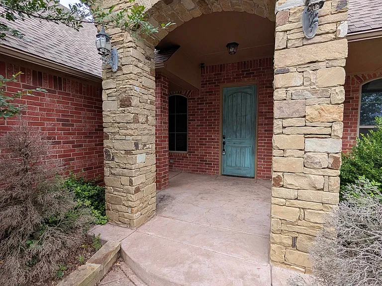 6405 Bent Wood Dr — Photo 2