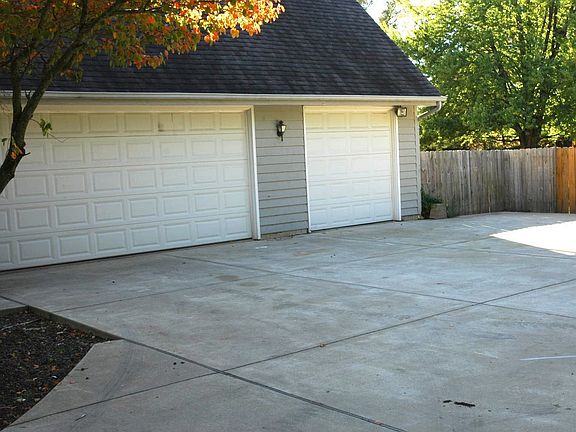 Oversized 3 car garage