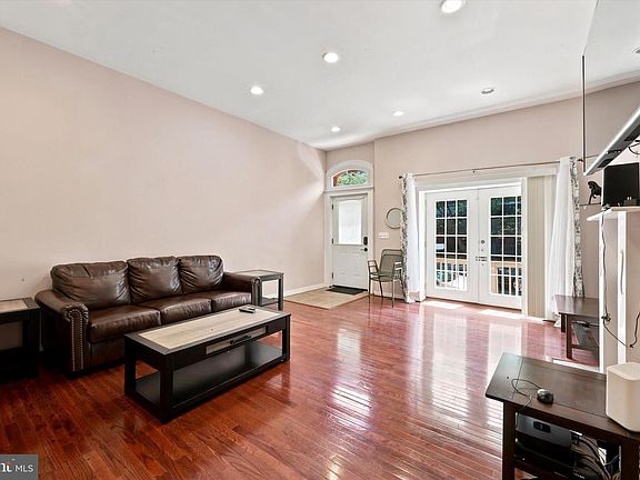 5th image of 4427 Sansom St