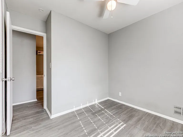 5830 Castle Yard — Photo 19