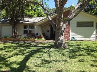 217 Palm Ln, Lake Jackson, TX 77566