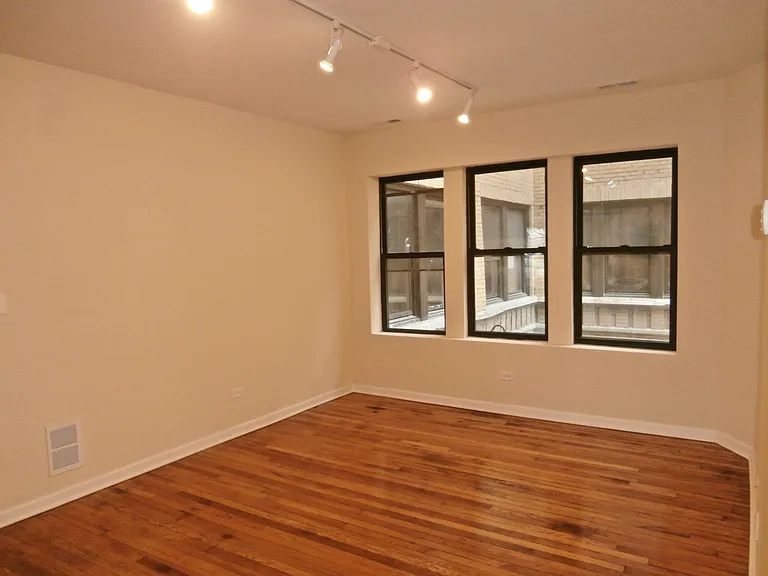 4746-50 N Sacramento Ave #3W — Photo 3