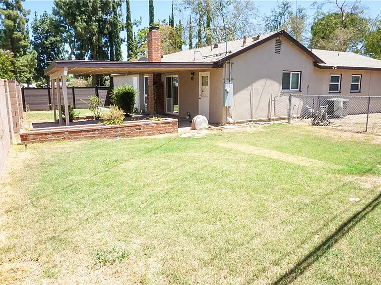 23003 Runnymede St — Photo 22