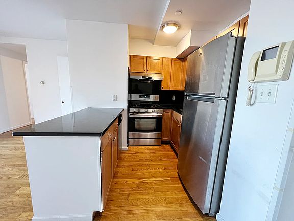 5th image of 14225 37th Ave #2B
