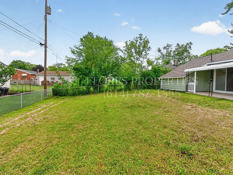 1300 Evaline Dr — Photo 9