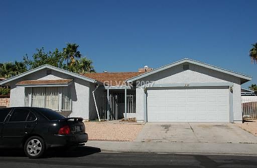 1st image of 3841 Redwood St