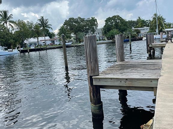 3rd image of 639 Coconut Dr
