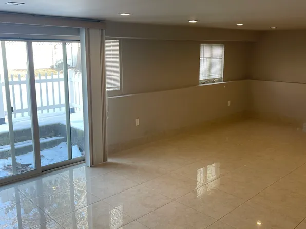 225 Mayfair Drive North image 4 of 7