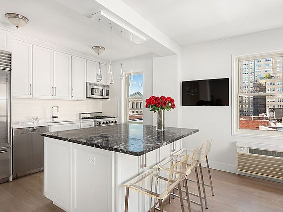4th image of 40 E 9th St APT 8D