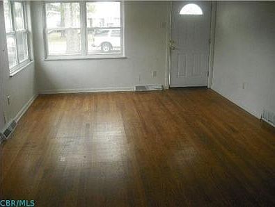 4th image of 1653 Laurel Ave