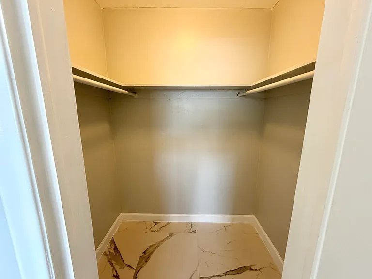 915 NE 8th St #202 — Photo 8