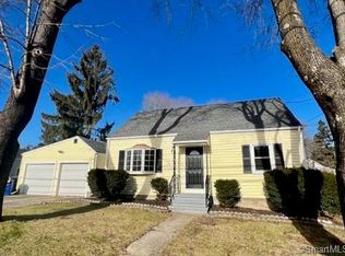 249 Lynne Pl, Bridgeport, CT 06610