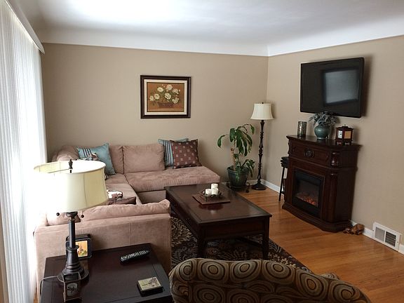 2nd image of 21220 Erben St