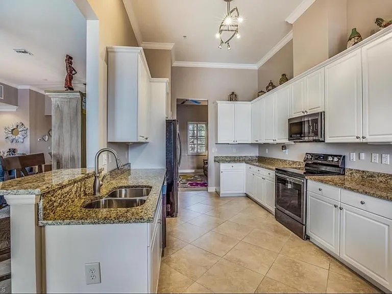 16570 Goldenrod Ln #202 — Photo 5