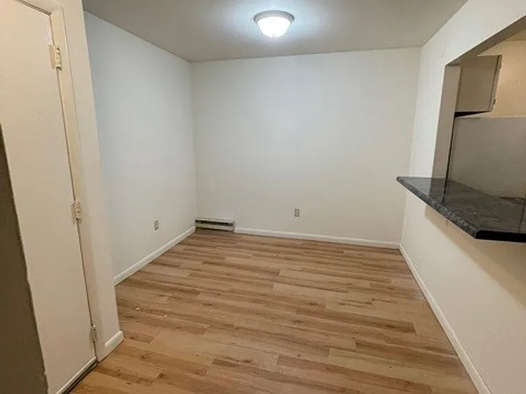 University Park Apartments near Cornell University — Photo 400