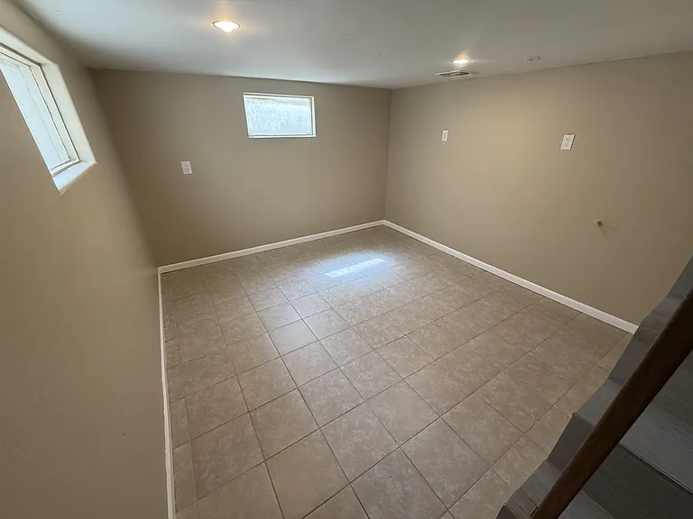 537 W Mariposa St — Photo 7