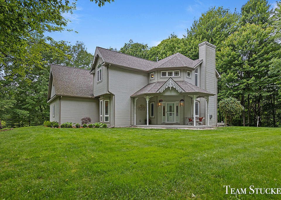 1st image of 11385 Greenwich Dr NE