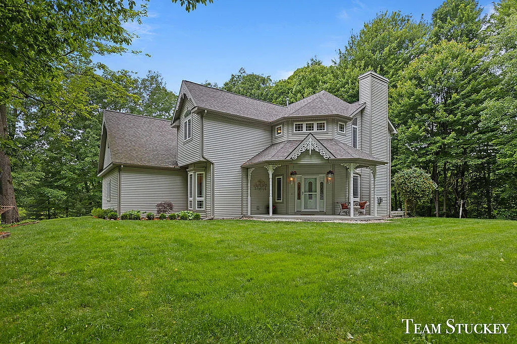 11385 Greenwich Dr NE photo 1