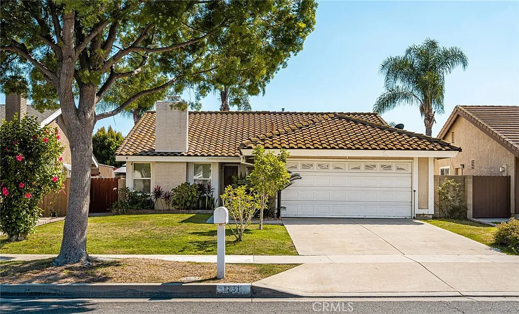 3 bed, 1325 sqft, $4,400 — Photo 1