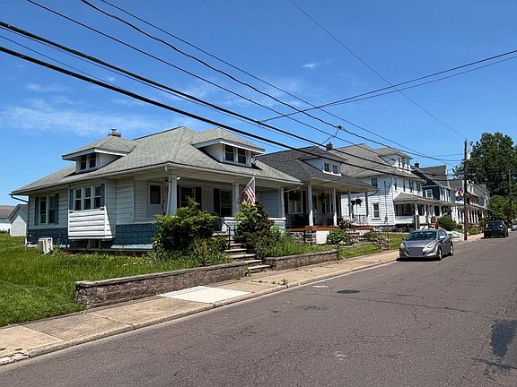 3rd image of 150 S 9th St