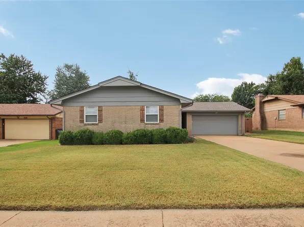 916 NE 6th St, Moore, OK 73160