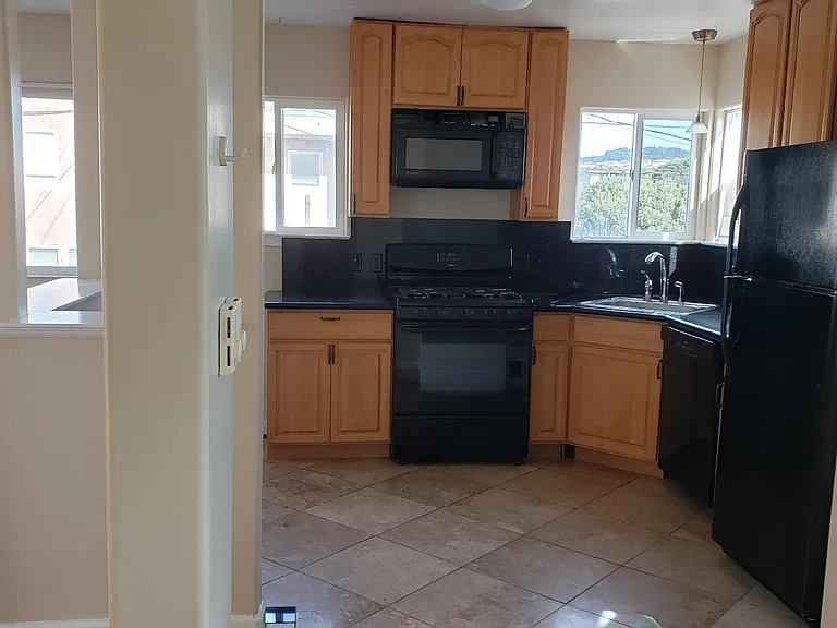 2 Santa Maria Ave #5 — Photo 3